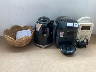 4 X ASSORTED KITCHEN ITEMS TO INCLUDE BOSCH TASSIMO COFFEE MACHINE IN BLACK: LOCATION - I15