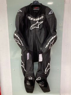 ALPINESTARS GP FORCE LURV 1PC LEATHER SUIT IN BLACK/WHITE - EU 58 - RRP £654.99: LOCATION - FRONT BOOTH