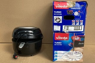 2 X VILEDA 3 IN 1 TURBO MICROFIBRE MOP SETS TO ALSO INCLUDE HOMCOM AIR FRYER IN BLACK: LOCATION - I8