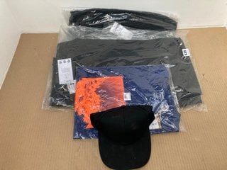 4 X ASSORTED MENS MOUNTAIN WAREHOUSE CLOTHING ITEMS TO INCLUDE SUNRISE ORGANIC T-SHIRT IN NAVY/ORANGE - UK S: LOCATION - H3