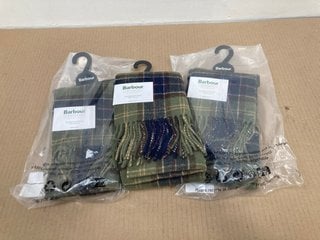 3X BARBOUR TARTAN LAMBSWOOL SCARVES IN CLASSIC TARTAN: LOCATION - H16