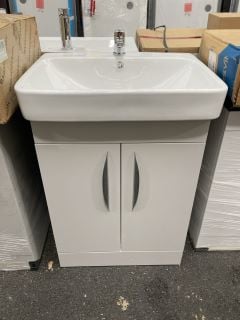 (COLLECTION ONLY) FLOOR STANDING 2 DOOR SINK UNIT IN DOVE GREY WITH A 610 X 460MM 1TH CERAMIC BASIN COMPLETE WITH A MONO BASIN MIXER TAP & CHROME SPRUNG WASTE - RRP £725: LOCATION - A4