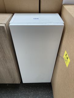 (COLLECTION ONLY) WALL HUNG 1 DOOR BATHROOM CABINET IN WHITE 660 X 300 X 180MM - RRP £185: LOCATION - A8