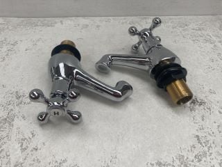 PAIR OF TRADITIONAL CROSSHEAD BATH/BASIN PILLAR TAPS IN CHROME - RRP £160: LOCATION - RACKING 2