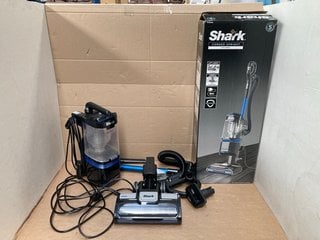 SHARK CORDED UPRIGHT 1.1L LIFT AWAY VACUUM CLEANER - MODEL NZ690UK - RRP £259: LOCATION - C9