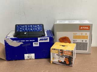 3 X ASSORTED HARDWARE/DIY ITEMS TO INCLUDE STIHL AK BATTERY AND HIGH SPEED BATTERY CHARGER (AL 301) AND JOST ROCKINGER CONTROL BOX COVER IN BLACK: LOCATION - WA2