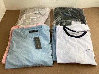 QTY OF ASSORTED MENS CLOTHING TO INCLUDE PACK OF 3 JACK AND JONES S/S TEES IN WHITE/BLUE/SAGE GREEN - SIZE L: LOCATION - WA3