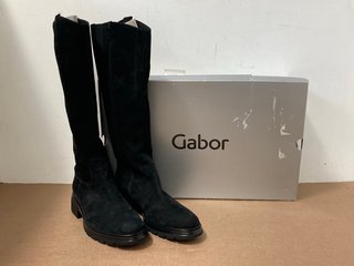 GABOR KNEE HIGH BOOTS IN NUBUCK BLACK - SIZE UK 8: LOCATION - WA5