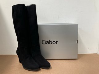 GABOR FRANCES SUEDE KNEE HIGH BOOTS IN SUEDE BLACK - SIZE UK 7 1/2: LOCATION - WA5