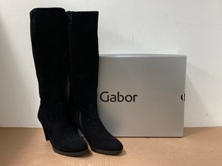 GABOR FRANCES SUEDE KNEE HIGH BOOTS IN SUEDE BLACK - SIZE UK 7: LOCATION - WA5