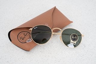 RAYBAN ROUND METAL SUNGLASSES IN ARISTA GOLD/G-15 GREEN - MODEL RB3447 - RRP £155: LOCATION - BOOTH