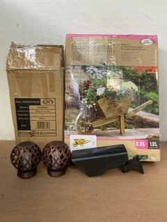 4 X OUTDOOR ITEMS TO INCLUDE SUPER BRIGHT SOLAR POWERED PIR FLOODLIGHT & DECOY CAMERA: LOCATION - A 16