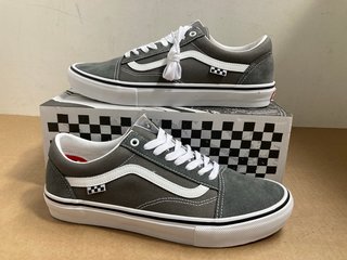 VANS OFF THE WALL SKATE OLD SKOOL TRAINERS IN PEWTER / WHITE - UK SIZE: 10: LOCATION - A 9