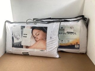 3 X ASSORTED PILLOWS TO INCLUDE SLUMBERDOWN WONDERFUL WOOL PILLOW MEDIUM SUPPORT: LOCATION - A 9