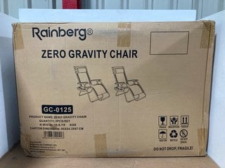 RAINBERG SET OF 2 ZERO GRAVITY CHAIRS IN BLACK: LOCATION - A 8