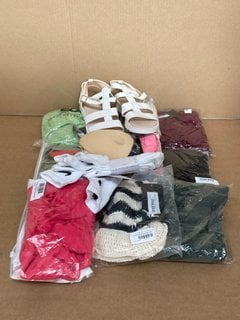 QTY OF WOMENS CLOTHING IN VARIOUS SIZES TO INCLUDE NIKE EVERYDAY COTTON CUSHIONED DRI-FIT WHITE SOCKS - UK SIZE: 5-8: LOCATION - A 7