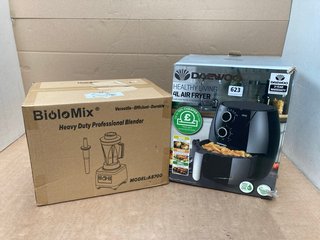 DAEWOO HEALTHY LIVING 4L AIR FRYER IN BLACK TO INCLUDE BIOLOMIX HEAVY DUTY 2L PROFESSIONAL BLENDER: LOCATION - B3