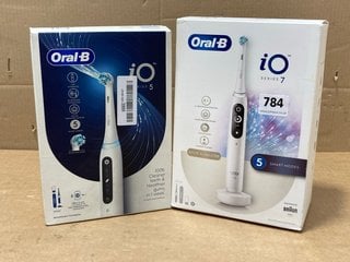 BRAUN ORAL-B IQ SERIES 7 ELECTRIC TOOTHBRUSH IN ALABASTER WHITE TO INCLUDE ORAL-B IQ SERIES 5 ELECTRIC TOOTHBRUSH IN WHITE- COMBINED RRP £253.00: LOCATION - B15