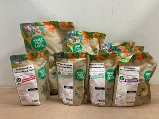 8 X ASSORTED BAGS OF WHOLE FOOD EARTH ITEMS TO INCLUDE 1KG BAG OF ORGANIC HAZELNUTS 07.08.24: LOCATION - B16