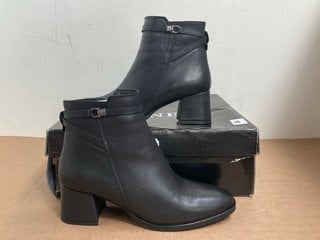 JONES BOOTMAKER MONIKA HEELED ANKLE BOOTS IN BLACK - SIZE 7 - RRP £120: LOCATION - WA1