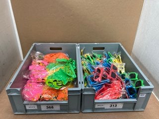 QTY OF ASSORTED CHILDRENS MINECRAFT GLASSES IN ASSORTED COLOURS TO INCLUDE QTY OF INFLATABLE MUSICAL INSTRUMENTS: LOCATION - C14