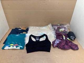 QTY OF ASSORTED MOUNTAIN WAREHOUSE ITEMS TO INCLUDE ORGANIC COTTON BAGS: LOCATION - C11