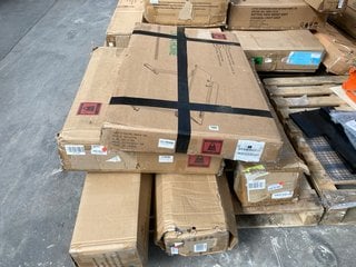 PALLET OF ASSORTED ITEMS TO INCLUDE POP UP GAZEBO 3 X 3M IN GREEN: LOCATION - B7