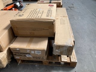 PALLET OF ASSORTED ITEMS TO INCLUDE VOUNOT DOUBLE CHICKEN COOP: LOCATION - B8