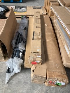 PALLET OF ASSORTED GARDEN ITEMS TO INCLUDE SWING SEAT SET: LOCATION - B8 (KERBSIDE PALLET DELIVERY)