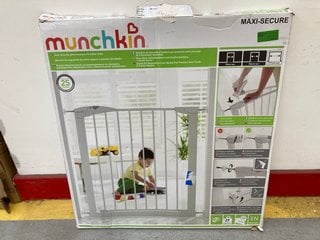 7 X MUNCHKIN SURE SHUT SAFETY GATES: LOCATION - AR1