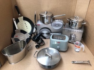 QTY OF ASSORTED JOHN LEWIS & PARTNERS KITCHEN ITEMS TO INCLUDE CLASSIC SAUCEPAN SET: LOCATION - AR3