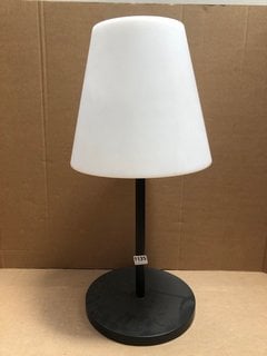 TABLE LAMP WITH BLACK PLASTIC BASE: LOCATION - AR8