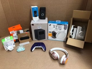 QTY OF ASSORTED TECH ITEMS TO INCLUDE RING VIDEO DOORBELL: LOCATION - BR6