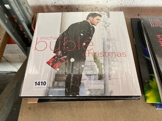 QTY OF MUSIC VINYLS TO INCLUDE MICHAEL BUBLE CHRISTMAS: LOCATION - BR16