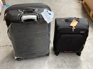 SAMSONITE MEDIUM HARD SHELL SUITCASE IN BLACK TO INCLUDE AMERICAN TOURISTER SMALL SUITCASE: LOCATION - BR20