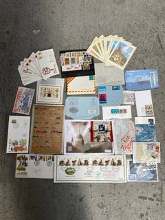 A COLLECTION OF VINTAGE STAMPS AND POSTAL EPHEMERA ETC: LOCATION - AR9