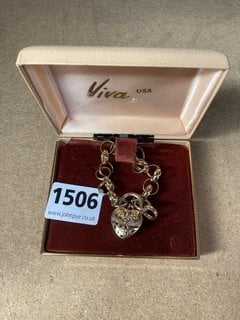 A VIVA VINTAGE BRACELET AND PENDANT: LOCATION - AR9