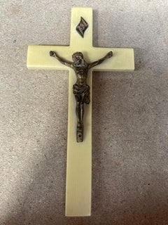 A VINTAGE CRUCIFIX: LOCATION - AR9