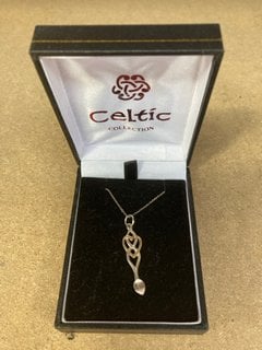 A CELTIC COLLECTION SILVER COLOURED PENDANT AND CHAIN: LOCATION - AR9