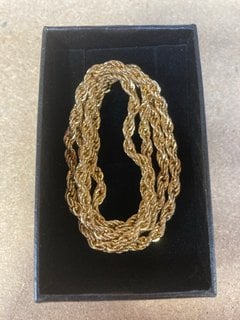 A GOLD COLOURED NECKLACE: LOCATION - AR9