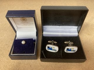 A TOYE, KENNING AND SPENCER COLLAR STUD AND A SET OF VINTAGE CUFFLINKS: LOCATION - AR9