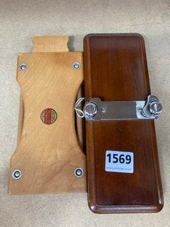 2 X WOODEN ANTIQUE TIE PRESSES: LOCATION - AR9