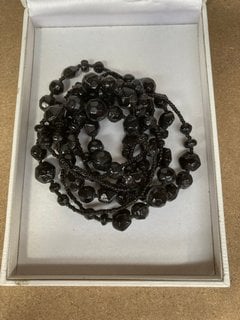 A NECKLACE, BOXED: LOCATION - AR9