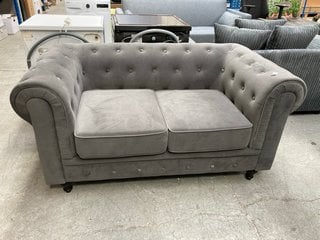 CHESTERFIELD FABRIC 2 SEATER SOFA IN GREY: LOCATION - A1