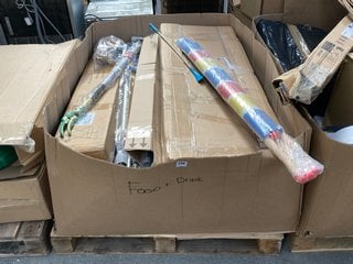 PALLET OF ASSORTED ITEMS TO INCLUDE BEACH WIND BREAKERS & LONG REACH PRUNERS: LOCATION - B2 (KERBSIDE PALLET DELIVERY)