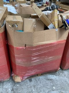 PALLET OF ASSORTED ITEMS TO INCLUDE FOLDING SOFT DOG CRATE: LOCATION - B8 (KERBSIDE PALLET DELIVERY)