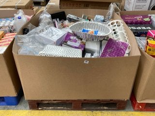 PALLET OF ASSORTED ITEMS TO INCLUDE MINI ELECTRIC SEWING MACHINE: LOCATION - A5 (KERBSIDE PALLET DELIVERY)