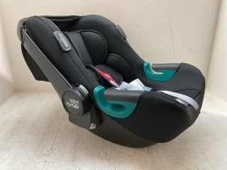 BRITAX ROMER BABY - SAFE ISENSE CHILDRENS CAR SEAT RRP - £129: LOCATION - A7