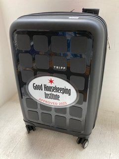 TRIPP HOLIDAY 7 MEDIUM 4 WHEEL SUITCASE IN DARK GREY: LOCATION - A14