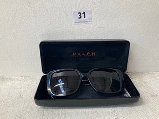 RALPH LAUREN TINTED LENS SQUARE SHAPED SUNGLASSES IN BLACK WITH PROTECTIVE HARDSHELL CASE RRP - £105: LOCATION - WHITE BOOTH